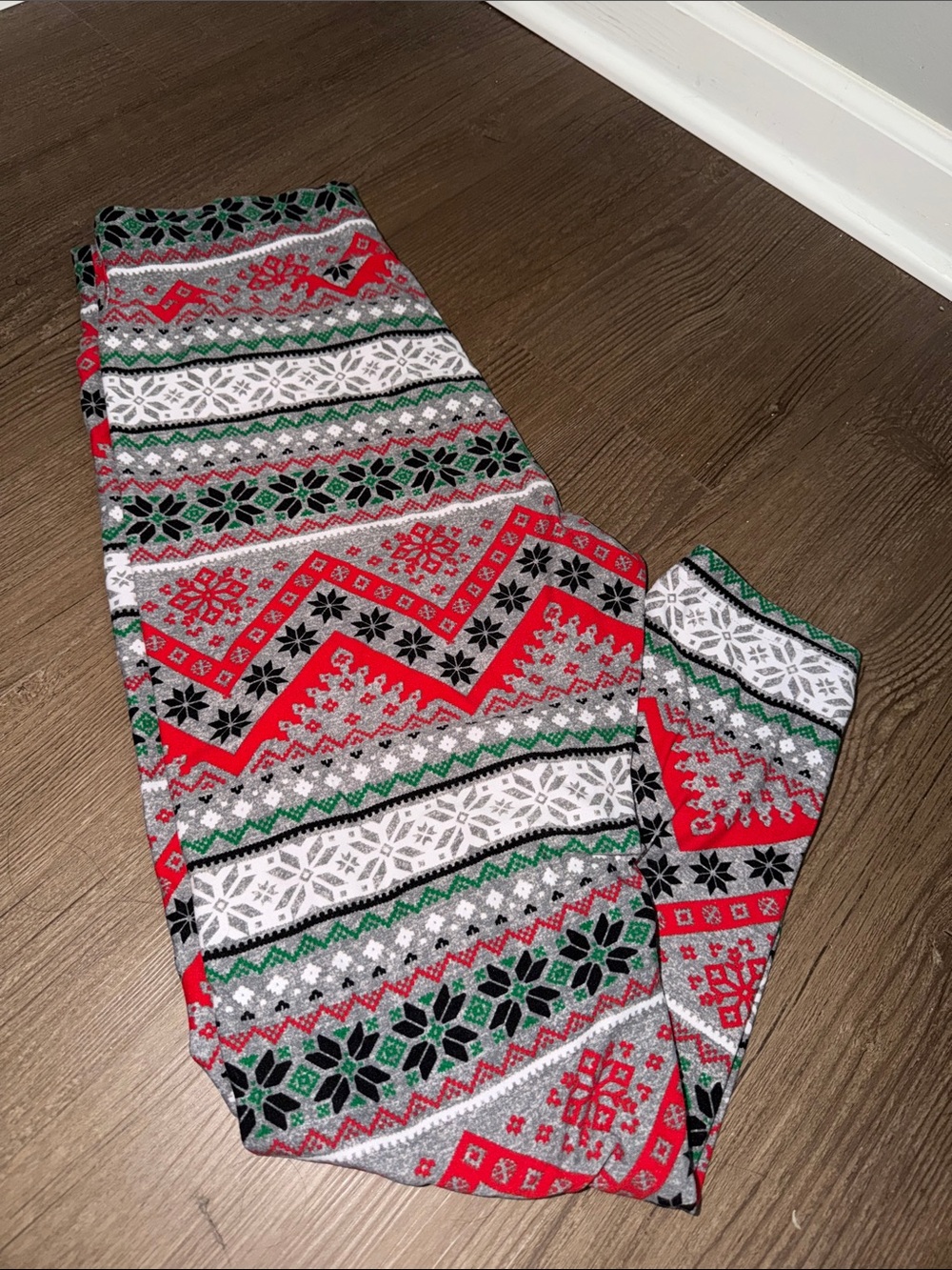 No Boundaries Red, Green, Black & White Fair Isle Kids Leggings
